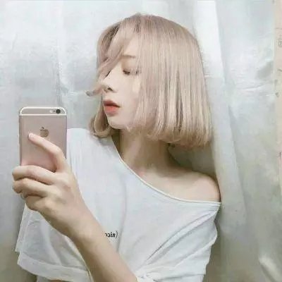 住宅区的两人